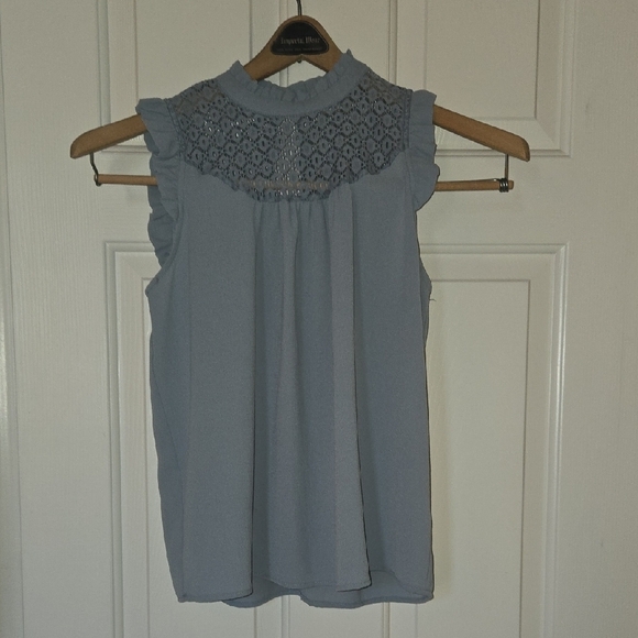 Lily White Blue Sleeveless Ruffled Blouse BIZ CASUAL SOFT FEMININE RESORT TRAVEL - Picture 3 of 8